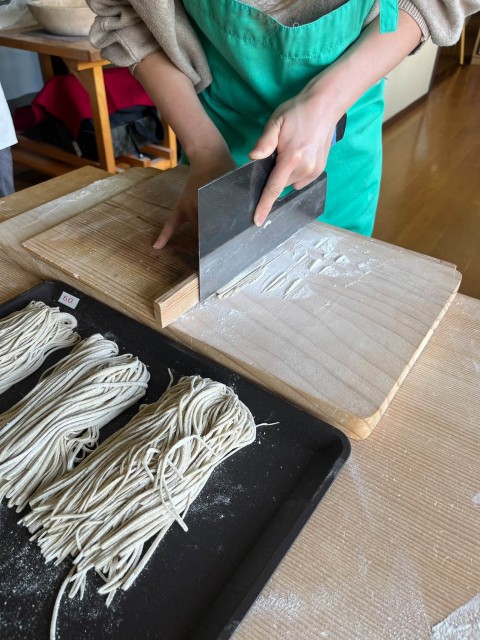 戸隠蕎麦打ち体験とんくるりん